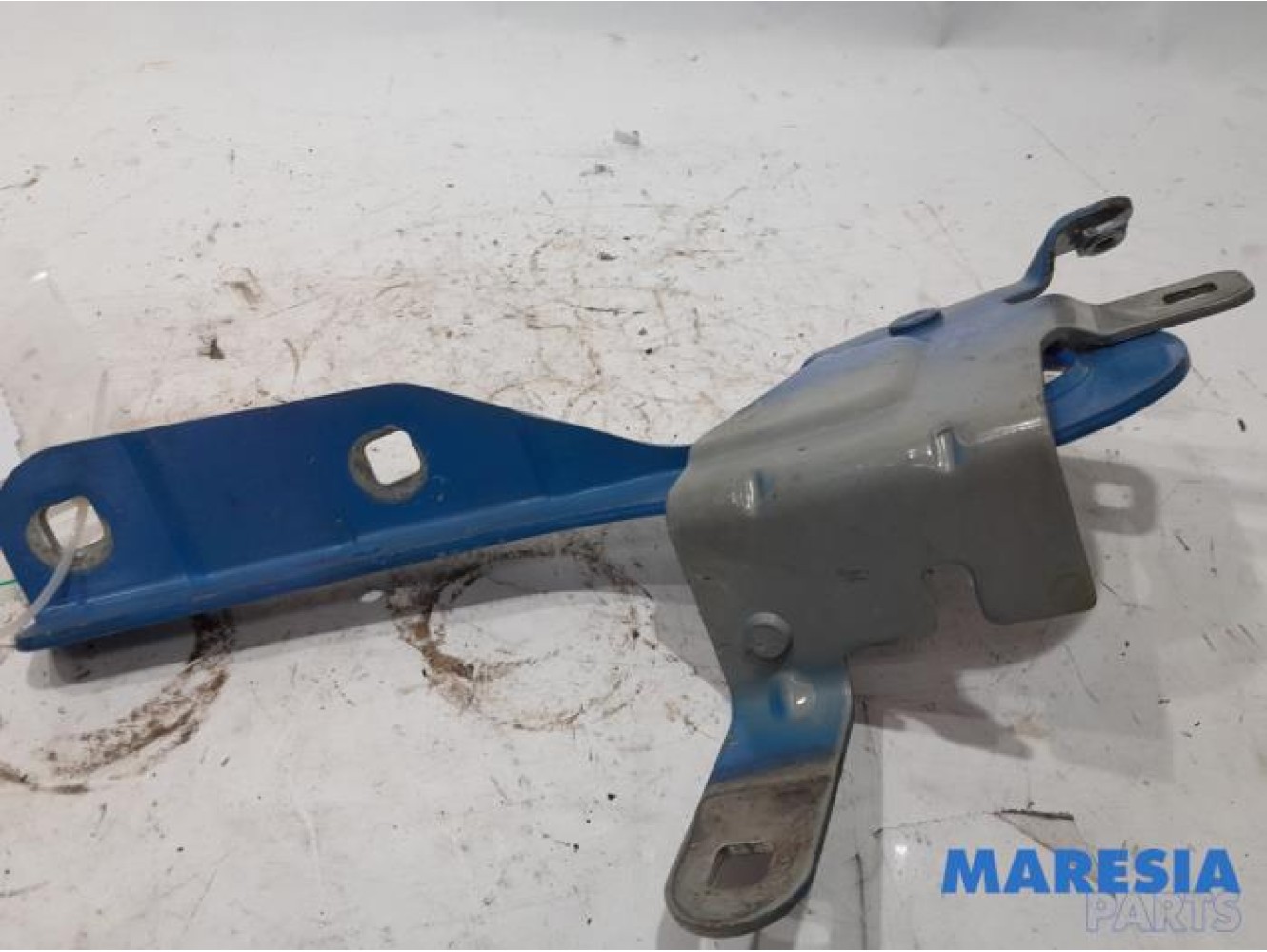 Renault - Clio - Bonnet Hinge