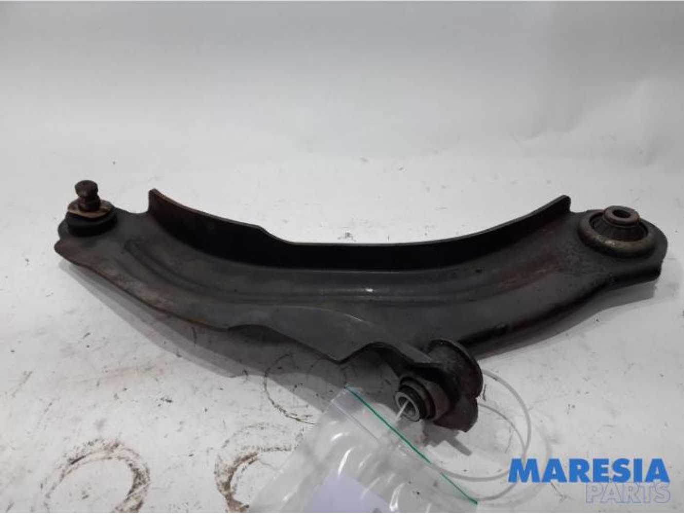 Renault - Clio - Front lower wishbone, right