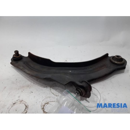 Renault - Clio - Front lower wishbone, right