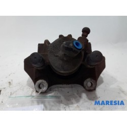 Renault - Clio - Front brake calliper, right