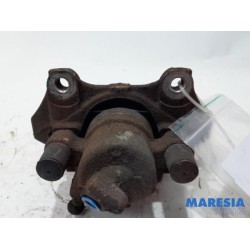 Renault - Clio - Front brake calliper, right