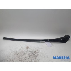 Renault - Trafic - Frontscreen frame