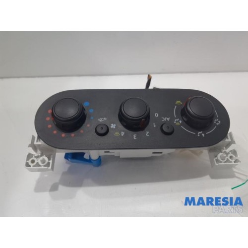 Renault - Trafic - Panneau de commandes chauffage