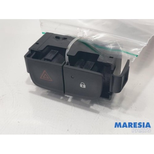 Renault - Trafic - Panic lighting switch