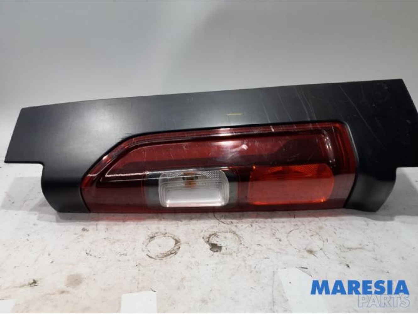 Renault - Trafic - Taillight, right