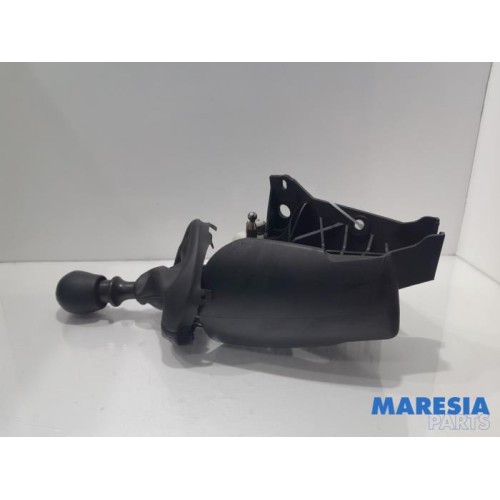 Renault - Trafic - Gear stick