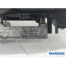 Renault - Trafic - Minibus/van rear door handle