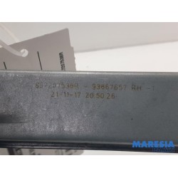 Renault - Trafic - Fenstermechanik 2-türig rechts vorne