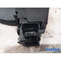 Citroen - DS4 - Tailgate lock mechanism