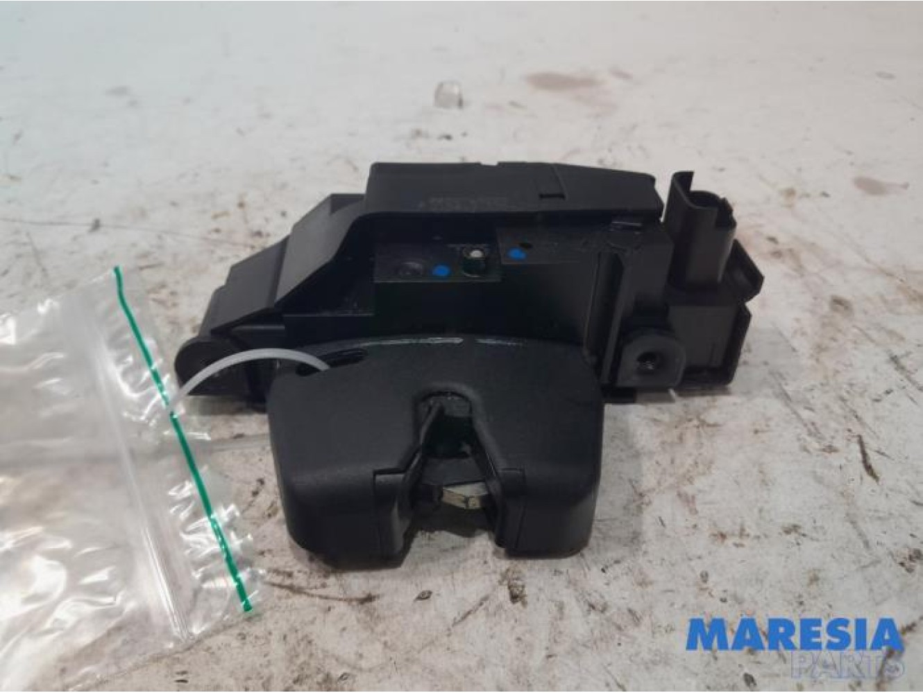 Citroen - DS4 - Tailgate lock mechanism