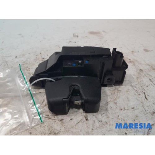Citroen - DS4 - Tailgate lock mechanism