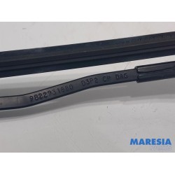 Opel - Corsa - Front wiper arm