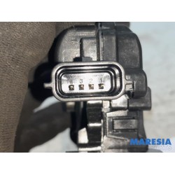 Renault - Captur - Tailgate lock mechanism