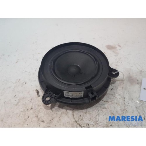 Renault - Captur - Speaker