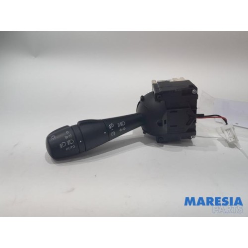 Renault - Captur - Indicator switch