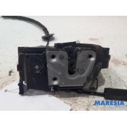 Renault - Captur - Front door lock mechanism 4-door, right