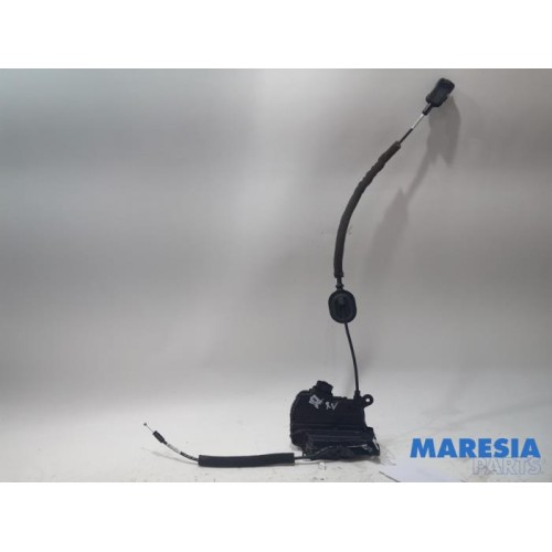 Renault - Captur - Front door lock mechanism 4-door, right