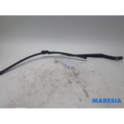 Citroen - DS4 - Front wiper arm