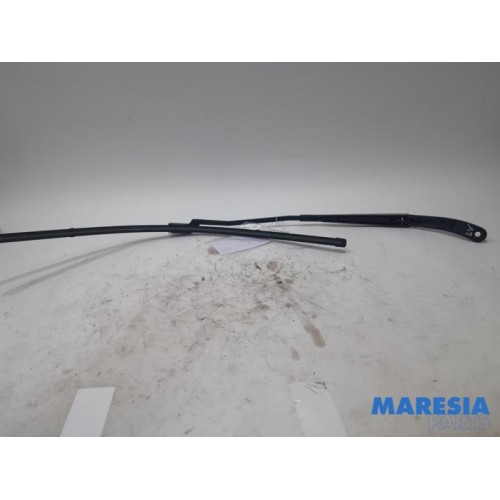 Citroen - DS4 - Front wiper arm