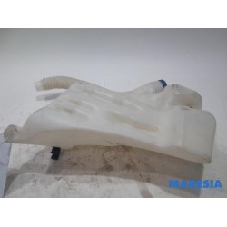 Citroen - DS4 - Front windscreen washer reservoir