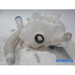 Citroen - DS4 - Front windscreen washer reservoir