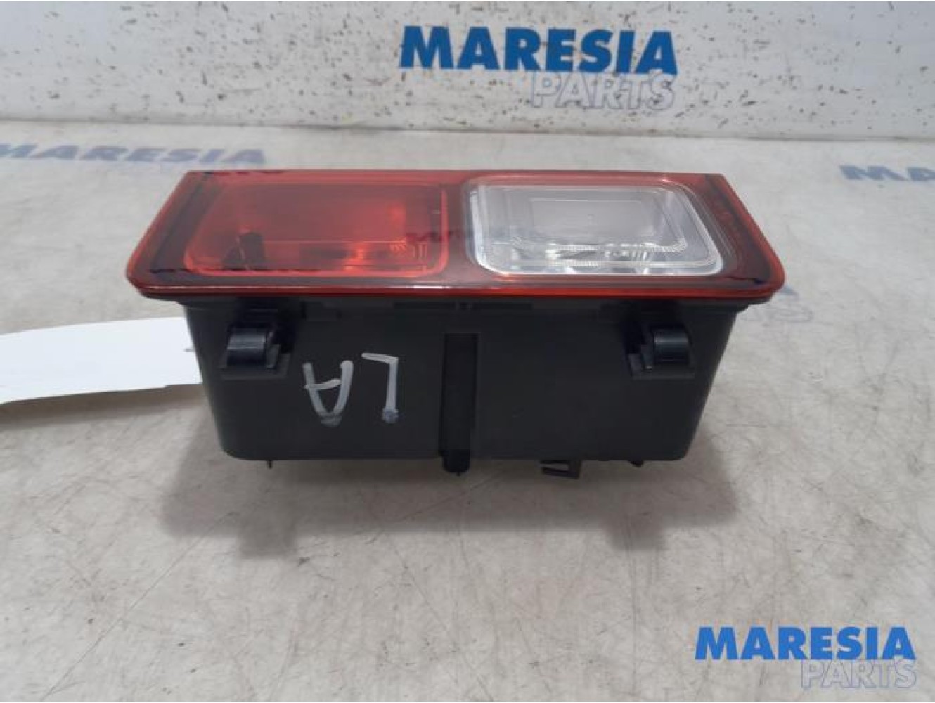 Opel - Vivaro - Achterlicht links