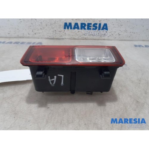Opel - Vivaro - Achterlicht links