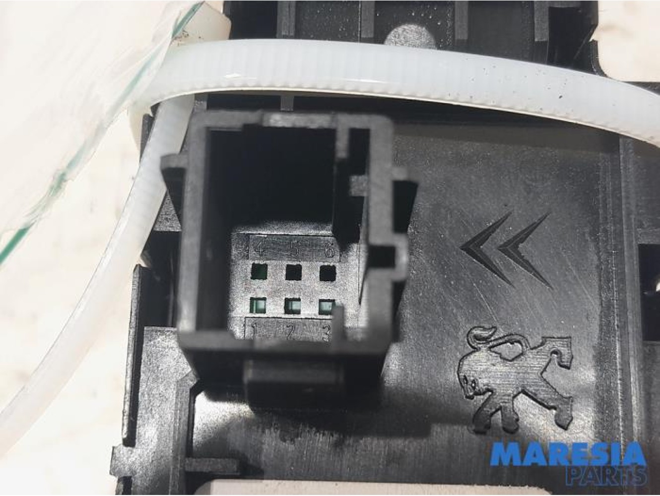 Opel - Corsa - Multi-functional window switch
