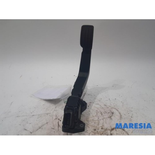 Opel - Corsa - Accelerator pedal