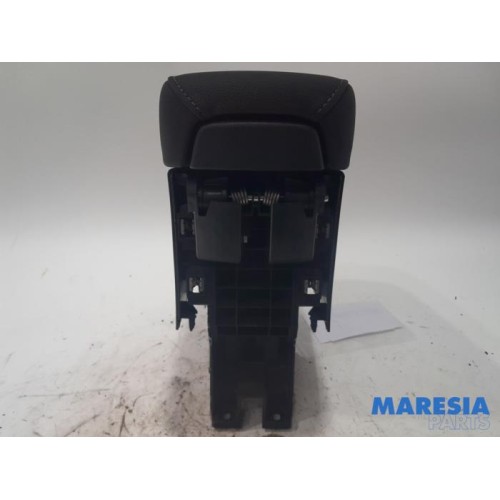 Opel - Corsa - Armrest