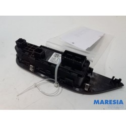 Peugeot - 2008 - Multi-functional window switch
