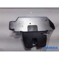 Peugeot - 2008 - Tailgate lock mechanism