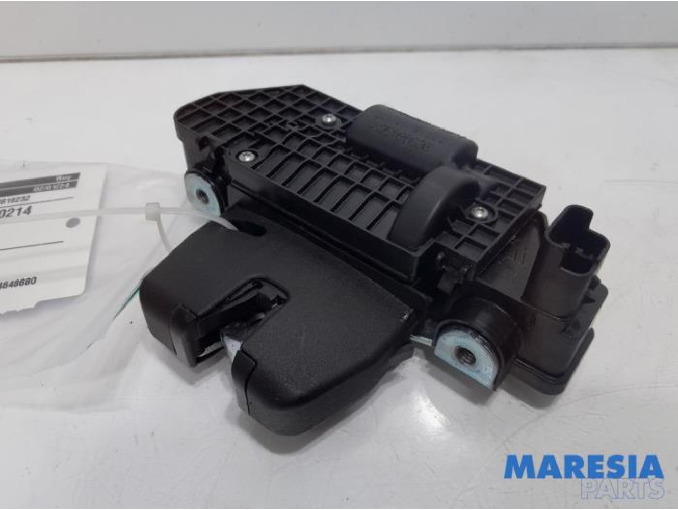 Peugeot - 2008 - Tailgate lock mechanism