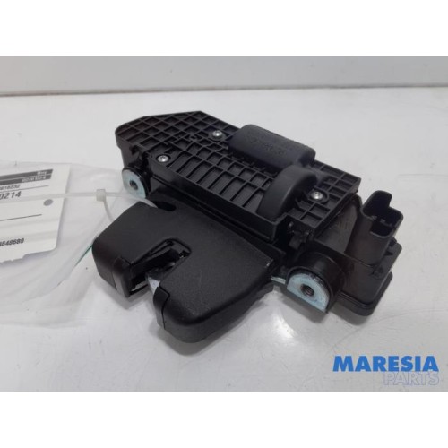 Peugeot - 2008 - Tailgate lock mechanism