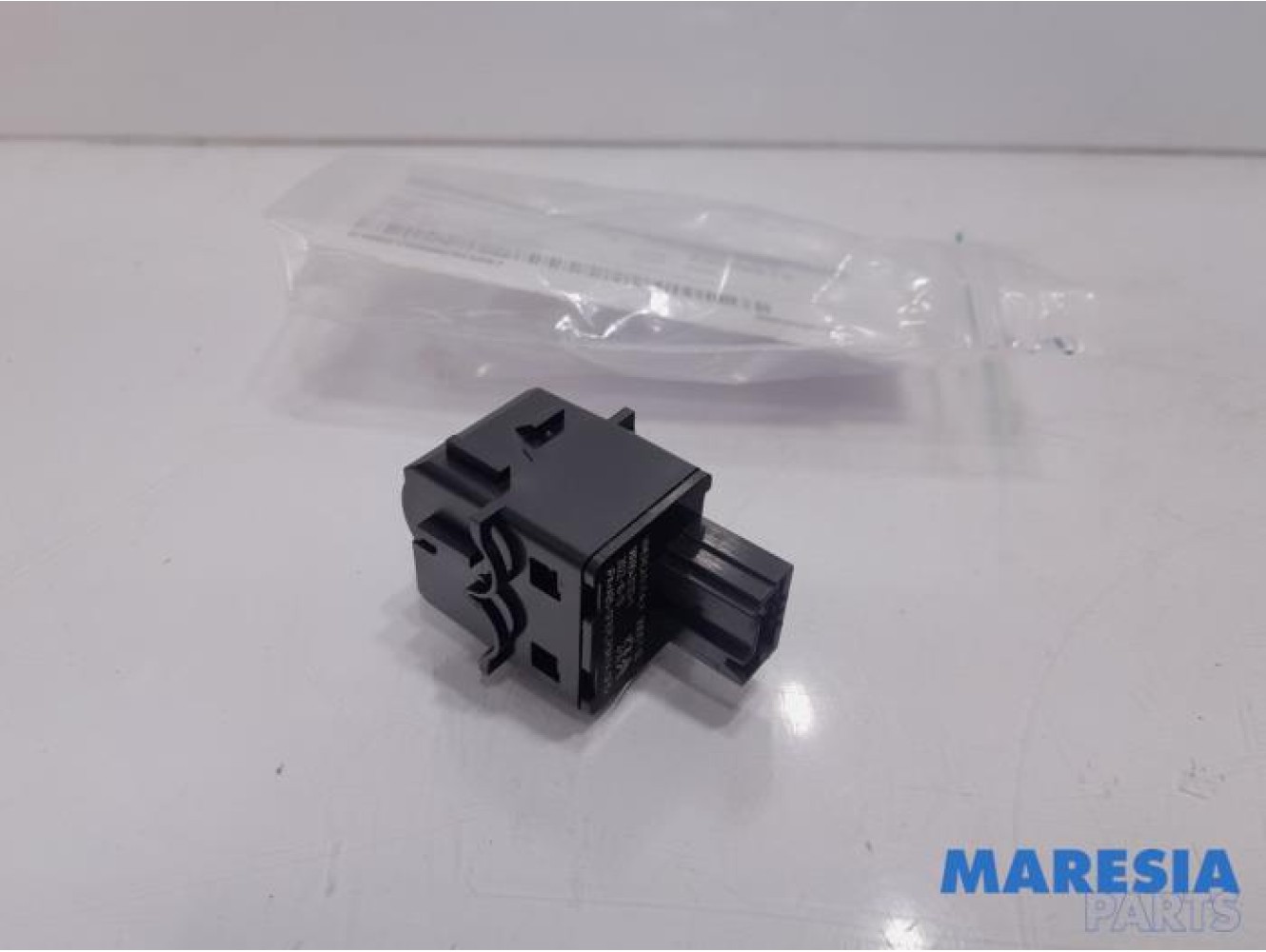 Peugeot - 2008 - Height control switch