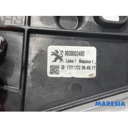 Peugeot - 2008 - Rear door window mechanism 4-door, right