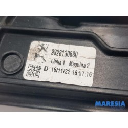Peugeot - 2008 - Window mechanism 4-door, front right