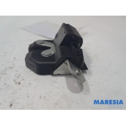 Fiat - 500 - Tailgate lock mechanism