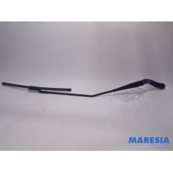 Renault - Trafic - Front wiper arm