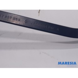 Renault - Trafic - Front wiper arm