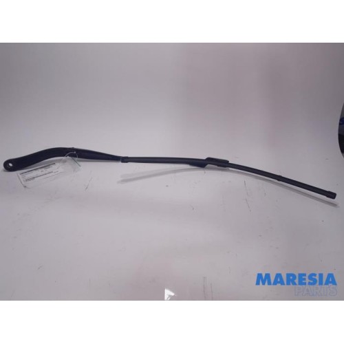 Renault - Trafic - Front wiper arm