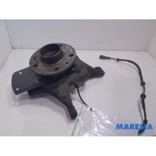 Renault - Trafic - Achsschenkel links vorne