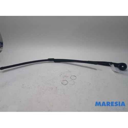 Citroen - C4 Picasso - Front wiper arm