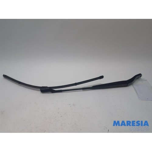 Peugeot - 2008 - Front wiper arm
