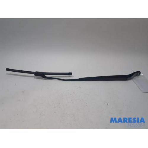 Peugeot - 2008 - Front wiper arm