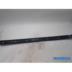 Peugeot - 2008 - Frontscreen frame
