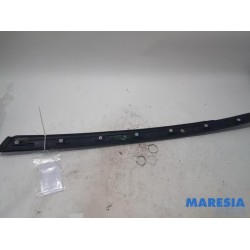 Peugeot - 2008 - Frontscreen frame