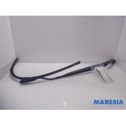 Renault - Grand Scenic - Front wiper arm