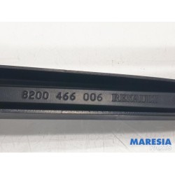 Renault - Grand Scenic - Front wiper arm