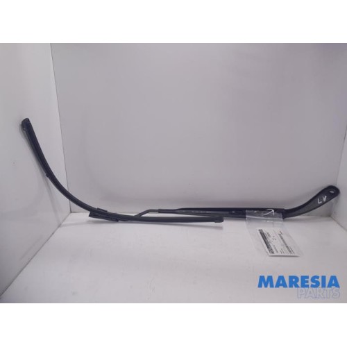 Renault - Grand Scenic - Front wiper arm